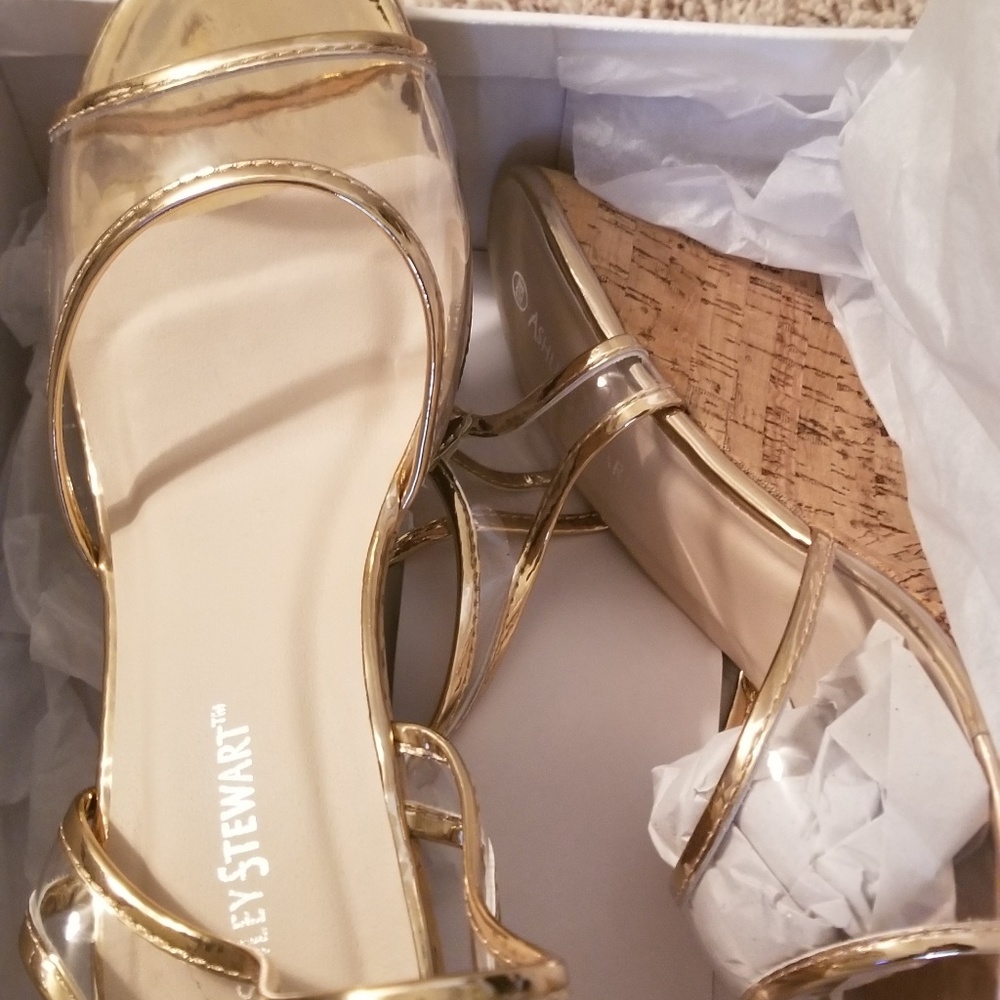 Sandals - Picture 2 of 2